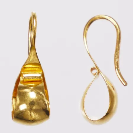 Ett par örhängen, längd 24,7mm, bredd 8,4mm, skev, 23K Vikt: 3,3 g