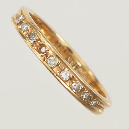 Ring, defekt, saknar sten, gravyr, 18K Vikt: 3,4 g