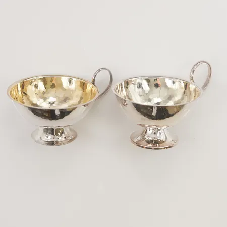 2 Punchmuggar, höjd ca 5,5cm, 830/1000 Silver 66,4g.