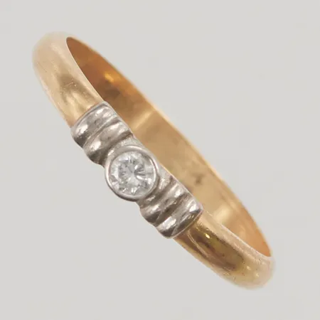 Ring diamant 0,11ct enligt gravyr , Ø20¼, bredd:3mm, 18K 3,3g.