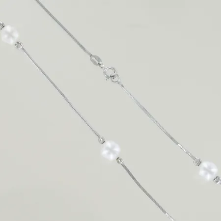 Halskedja med pärlor, längd 43 cm, silver 925/1000 Vikt: 7,3 g