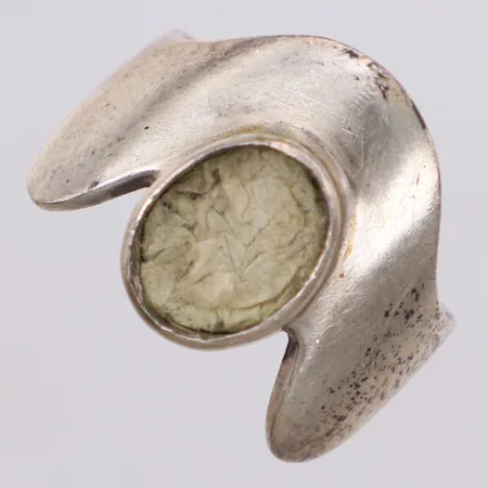 Ring, stl 17, bredd 3,5-16mm, saknar sten, repor, silver 925/1000 Vikt: 5,6 g