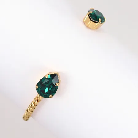 Armband Caroline Svedbom Ø60mm, gulmetall, glasstenar, mindre skevheter, inga tillbehör