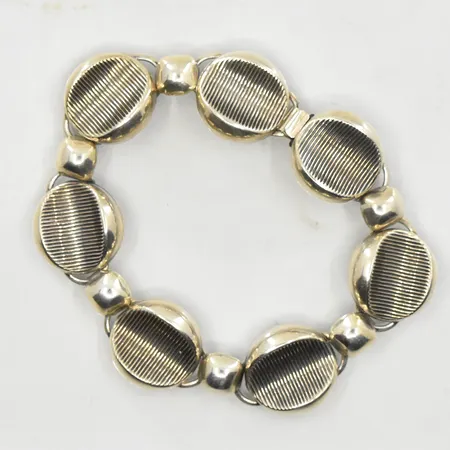 Armband med räfflat mönster, Alton, längd 19 cm, bredd 18 mm, 835/1000 silver. Vikt: 22,5 g