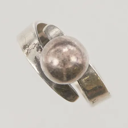 Ring, justerbar storlek, skev skena, 925/1000 Silver 3,6g.