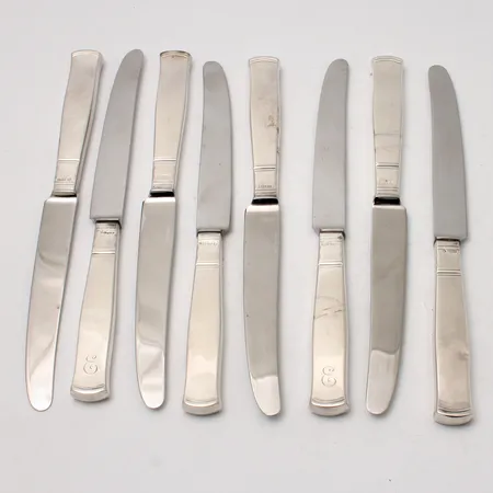 8st knivar i silver, 19,8cm, modell Rosenholm, 830/1000, gravyr: E, vikt 456,4g.