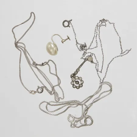 Diverse silver, defekta, 830/1000 silver, bruttovikt: 9,6g.