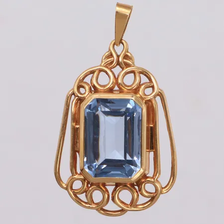 Hänge med ljusblå sten, längd 35,8mm, bredd 20,6mm, 18K  Vikt: 3,5 g