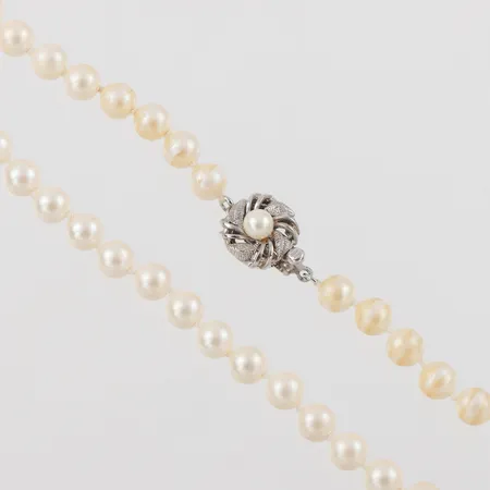 Pärlcollie med silverlås,längd ca 52 cm,pärlornas diameter ca 6 mm. Vikt: 0 g