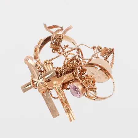 Trasigt guld och gravyrer 14k. Vikt: 12,5 g