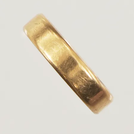 Ring, slät, stl 18½, bredd 4,6mm, gravyr, 18K Vikt: 4,2 g