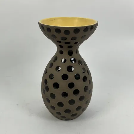 Vas Marina Upsala Ekeby, design Anna-Lisa Thomson, signerad A.L.T 1052, höjd ca 14cm, slitage  Skickas med paket.