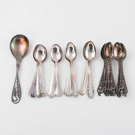 Diverse kaffeskedar olika modeller Silver 830/1000. Vikt: 423 g