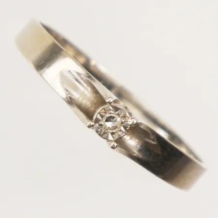Ring med diamant ca 0,02ct, stl 19¼, bredd 2-3,1mm, vitguld, 18K Vikt: 2 g
