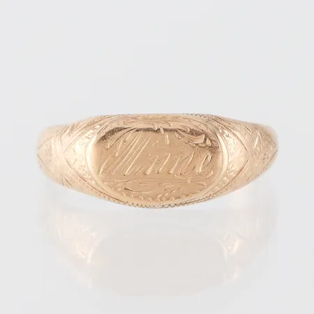 Ring 18k "Minne",storlek ca 15 mm,bredd 2.1-6.9 mm. Vikt: 1,2 g