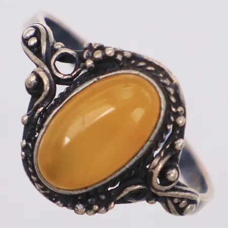Ring med orange sten, stl 18¼, bredd 2,3-13,9mm, silver 800/1000 Vikt: 2,2 g