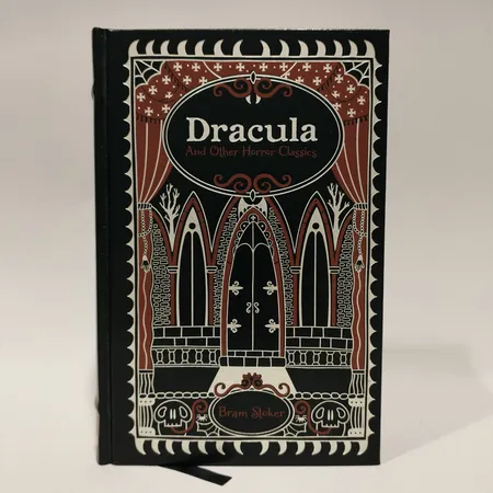Läderinbunden bok Bram Stoker "Dracula and Other Horror Classics" Barnes & Noble, personligt namn i blyerts på uppslag Skickas med paket.