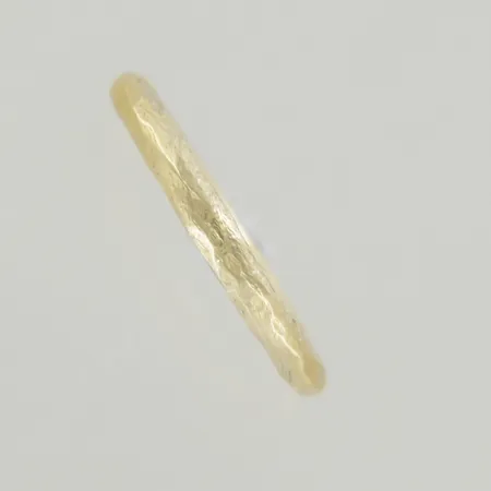 Ring hamrad, Ø 17 mm, bredd 2,6 mm, 18K Vikt: 4,1 g