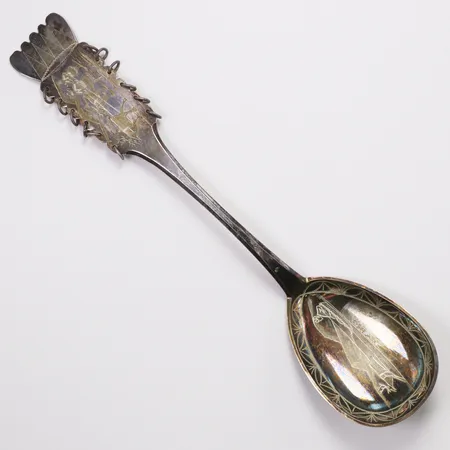 Serveringssked samisk motiv, längd 21cm, Osk Strömbergs Eftr, år 1935, gravyr, silver 830/1000 Vikt: 48,8 g