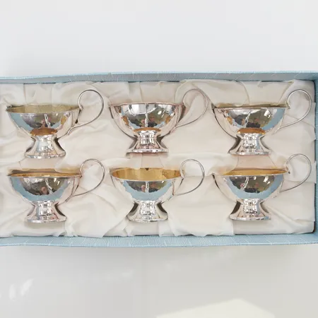 6 Punchmuggar, höjd ca 5,5cm, schatull med plats för 6 muggar, 830/1000 Silver 183,7g.