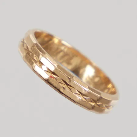 Ring med gravyr stl 16¾, bredd 3,7mm, mönsterdekor, 18K, Vikt: 3,1 g