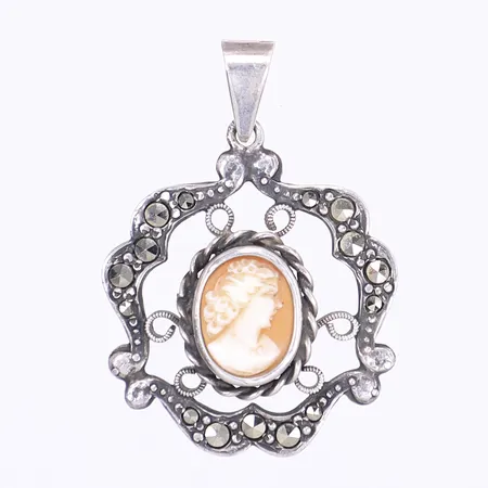 Hänge med camé och markasiter längd inkl ögla 40mm bredd 25mm svenska stämplar 830/1000 Vikt: 4,5 g