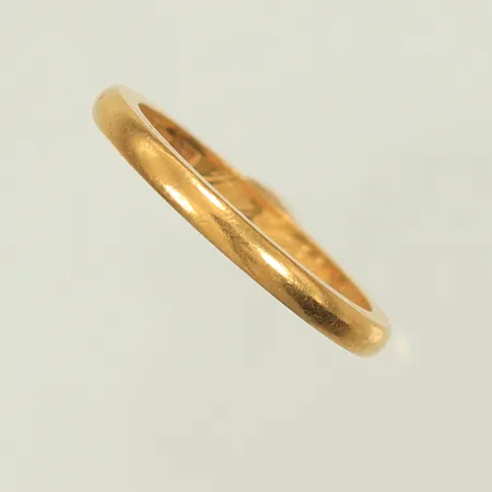 Ring stl 16¾ bredd 2mm, graverad,  23K Vikt: 4 g