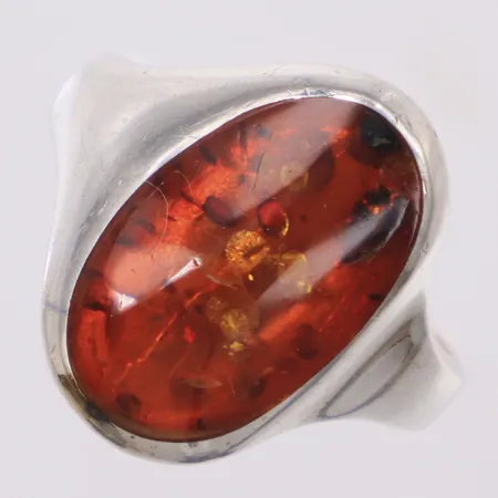 Ring med orange sten, stl 18, bredd 2,7-18,7mm, silver 925/1000 Vikt: 5 g
