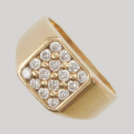 Ring 16x diamanter 0,74ctv enligt gravyr, kvalitet ca VS-SI, Ø18, bredd:3-10mm, något skev skena, 18K 8,0g.