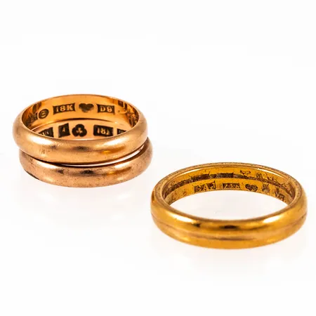 Diverse graverat guld. 6,5g i 18K och 7,9g i 23K. 