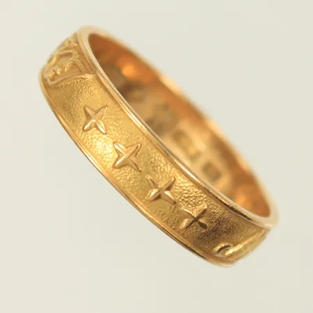 Ingenjörsring stl 20¼, bredd 5mm, gravyr, 18K,  5,1g Vikt: 5,1 g