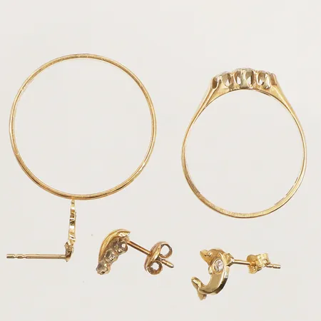 Diverse guld, defekt, graverat, 18K Vikt: 5,4 g