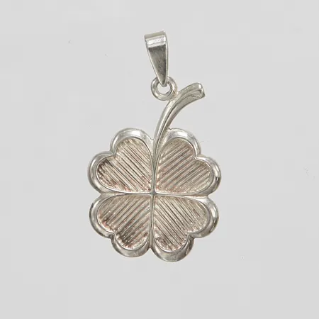 Hänge blomma, längd ca 29mm inkl ögla, bredd 26mm, 925/1000 silver Vikt: 2,3 g