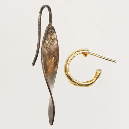 Två udda örhängen, silver 925/1000 Vikt: 3,5 g