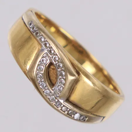 Ring med diamanter ca 0,22ctv, stl 18½, bredd 7mm, repig, 18K Vikt: 4,8 g