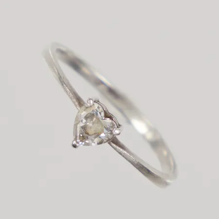 Ring med hjärtformad sten, stl 18½, fattning Ø ca 5,2mm, Silver 925/1000 Vikt: 1,3 g