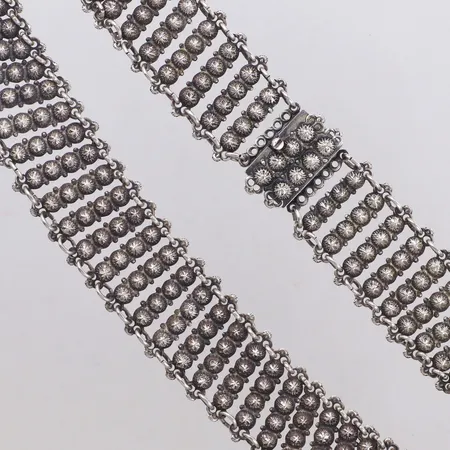 Collier, längd 37,5cm, bredd 21,6mm, silver 835/1000 Vikt: 27,2 g