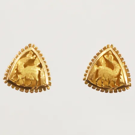 Ett par örhängen, längd 15mm, bredd 15mm, skeva stift, 14K  Vikt: 3 g