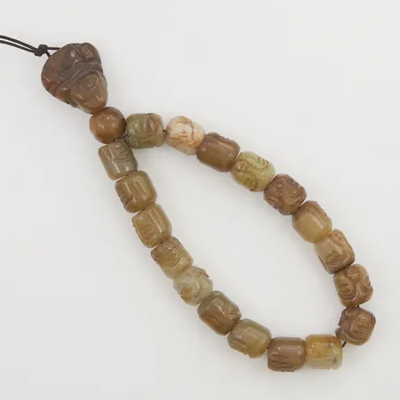 Böneband "Buddha" troligtvis nefrit, Kina, bredd:14mm.