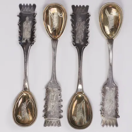 Fyra kaffeskedar samisk motiv, längd 12cm, delvis förgylld, Osk Strömbergs Eftr, år 1931-1932, gravyr, sliten etui,silver 830/1000 Vikt: 48 g