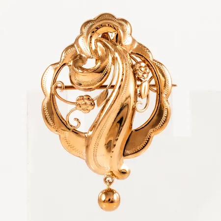 Hänge / Brosch Allmogestil i 18K guld. Det är 28 mm brett, 42,5 mm långt exkl. ögla och väger 4,0g. 