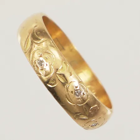 Ring med diamanter ca 2x 0,001ct, stl 16¾, bredd 4,8mm, gravyr,  	Petterssons Eftr Juvelerar Ab Joh stockholm år 1963, 18K Vikt: 3,8 g