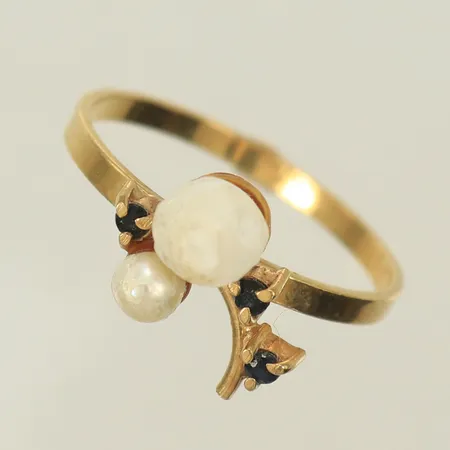 Ring med blå och vita stenar stl ca 17, bredd 2-10mm, 14K, 1,7g Vikt: 1,7 g