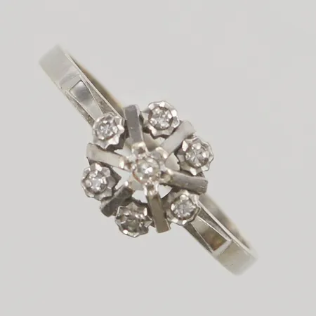 Ring diamanter 7x ca 0,01ct, Ø18½, bredd:8mm, 18K 2,4g.