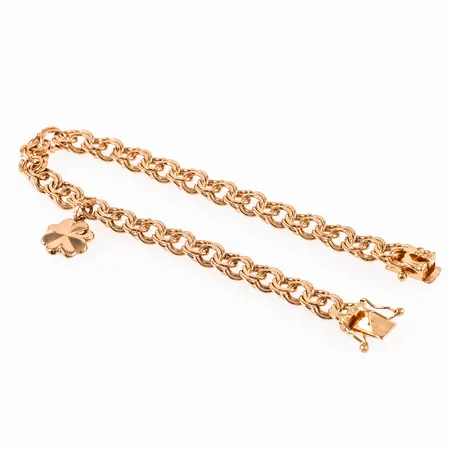Armband Bismarck i 18K guld med en berlock fyrklöver. Det är 19 cm långt, 6,5 mm bred och väger 15,0g. Kistlås. Stämplat P9 (1965), RSV, 18K, Kattfot.