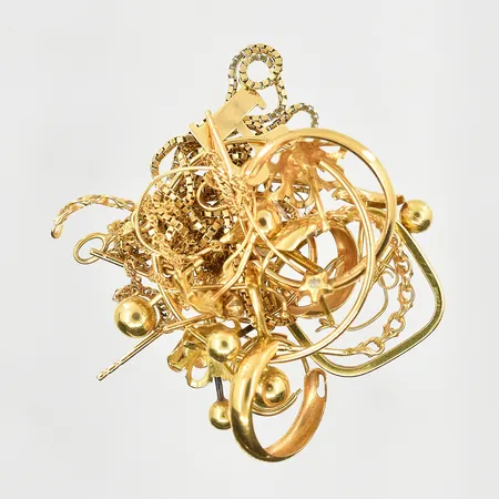 Diverse defekt guld med stenar, 18K. Vikt: 11,7 g