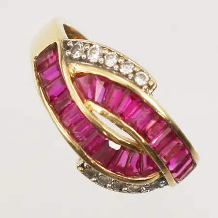 Ring med röda och vita stenar, stl 17½, bredd 11,8mm, 18K Vikt: 4,1 g