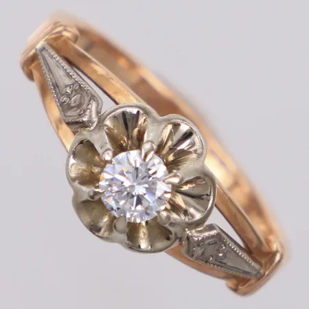 Ring med diamant 1xca0,26ct, stl 18¼, bredd 2,3-8,6mm, tvåfärgad, sovjetiska stämplar, 14K  Vikt: 3,8 g