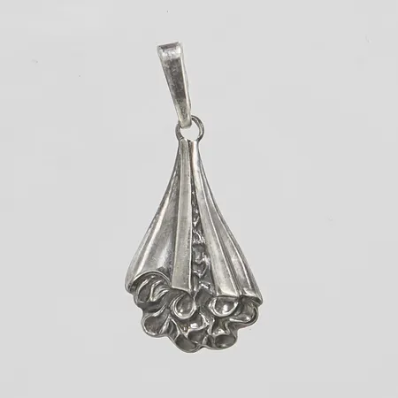 Hänge, längd ca 31mm, bredd 14mm, 925/1000 silver Vikt: 1 g