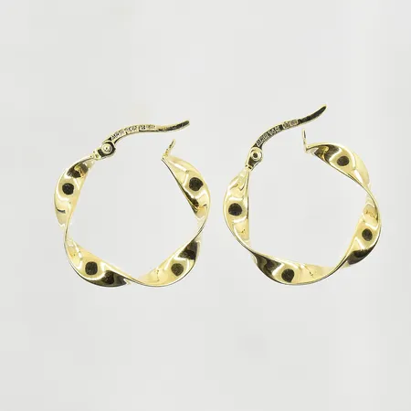 Ett par örhängen, Ø20 mm, bredd 3 mm, 14K. Vikt: 2,7 g